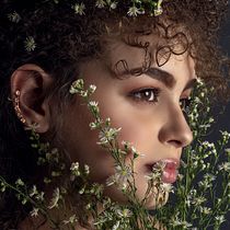 Mi Proyecto del curso: Retoque fotográfico de moda y belleza con Photoshop. Graphic Design, Photograph, Studio Photograph, Portrait Photograph, and Photo Retouching project by Andrés Felipe Téllez - 07.31.2018