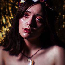 Llorar para florecer. . Photograph, Portrait Photograph, Studio Photograph, and Fashion Photograph project by Mont Carver - 08.20.2018