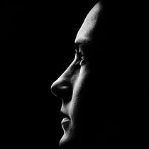 Difuminan las líneas y el contorno responde.. Portrait Photograph project by mireiasarasola - 10.10.2018