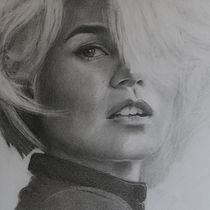 Mi Proyecto del curso: Retrato realista con lápiz de grafito. Un progetto di Disegno a matita e Illustrazione tradizionale di AITOR ROLLAN - 08.11.2019