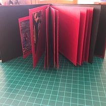 Amaya. Piel teñida y fotos impresas en papel bond. Bookbinding project by Aka Aka - 11.24.2018