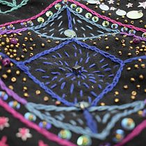 Aplicación de bordados sobre proyecto de accesorios de moda. Embroider project by Mirta Evi - 12.30.2018