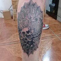 Diseño de tatuaje y aplicacion. Een project van  Urban art van Maxi Barragan - 14.01.2019