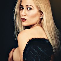 Meu projeto do curso: Fotografía de moda y retoque digital. Un projet de Photographie, Photographie de studio, Photographie de mode , et Photographie de portrait de Vanessa Cordeiro Lima - 20.08.2018
