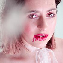 Fallen in love - Autorretrato fotográfico artístico. Portrait Photograph, and Digital Photograph project by Maria Alfaya - 02.13.2019