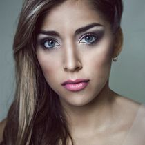 Mi Proyecto del curso: Retoque fotográfico de moda y belleza con Photoshop. Un projet de Design , St, lisme, Photographie de studio, Photographie de mode, Photographie de portrait , et Photographie numérique de Alexandra Zapata - 16.02.2019