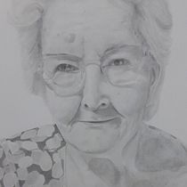 Abuela De Guzmán. Desenho a lápis, Ilustração tradicional, Artes plásticas, Esboçado, Desenho, Desenho de retrato, Desenho realista, Desenho artístico, e Desenho anatômico projeto de RUIZ DE GUZMAN - 20.05.2019