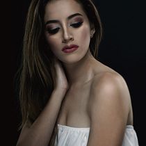Mi Proyecto del curso: Retoque fotográfico de moda y belleza con Photoshop. Photograph, and Fashion Photograph project by Jose Julio Quinga Moreno - 05.25.2019