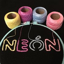 Neón: Intento bordar luz. Arts, Crafts, Embroider, Graphic Design, and Lettering project by Adriana Quiroga - 06.18.2019