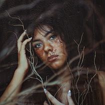 My project in Artistic Self-Portrait Photography course. Fine-Art Photograph project by Isabel M. Mejia - 06.20.2019