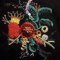 Mi Proyecto del curso: Corales sobre blusa negra. Bordado projeto de Gabriela Contreras - 02.07.2019
