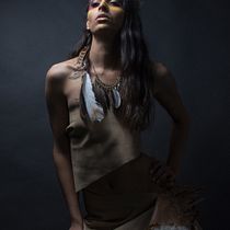 Apache. Fotografías en estudio para proyecto personal, basado en la cultura apache.. Un projet de Photographie de studio de J Adán Mendoza - 30.07.2019