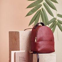 Lifestyle branding en Instagram para LR Leather Bags. Design de acessórios, Design de moda, Fotografia de moda, Fotografia do produto, Instagram, Marketing, Marketing de conteúdo, e Produção audiovisual projeto de Annie Román - 24.10.2019
