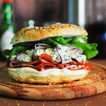 Bagel de Jamón Crudo. Product Photograph, and Food Photograph project by Mariela Espínola - 11.13.2019