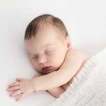 Mi Proyecto del curso: Introducción a la fotografía newborn. Un proyecto de Fotografía, Fotografía de estudio, Fotografía de retrato y Fotografía digital de Carla Castellanos Barra - 02.12.2019