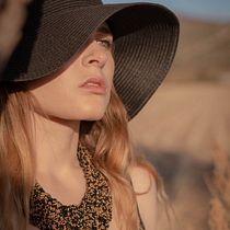 Fotografía de retrato con luz natural. Mobile Photograph, Fashion Photograph, Portrait Photograph, and Digital Photograph project by Eduardo Zabiela - 12.15.2019