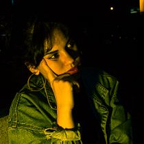 Proyecto flash de mano, caminando entre las luces. Un projet de Photographie, Photographie artistique, Photographie de portrait , et Photographie extérieure de Cris Pujadas - 20.01.2020