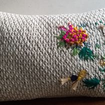 Cojín tejido y bordado Mi Proyecto del curso: Bordado y personalización de accesorios . Embroider project by Mariae Luna - 02.14.2020