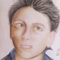My project in Realistic Portrait with Coloured Pencils course. Fine Arts project by Alessandra Viero - 02.28.2020