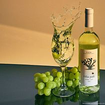 Wine-Splash - Nikita K Mi Proyecto del curso: Fotografía de producto en alta velocidad.. Photograph, Fine-Art Photograph, and Digital Photograph project by Nikita Kolesnikov - 03.12.2020
