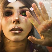 ToXic Life ... Get away from Me. Concept Art, Artistic Drawing, Fine-Art Photograph, Fashion Photograph, Portrait Photograph & Instagram Photograph project by Crys Cebriano - 04.01.2020