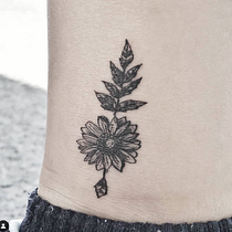 Proyecto final de tatuaje.. Fine Arts, Tattoo Design, and Traditional illustration project by Laura Cardona - 04.01.2020