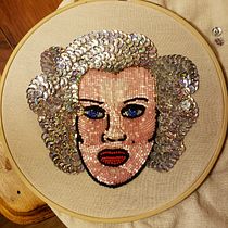 ¿Quién mató a Marilyn?. Een project van Borduurwerk van Mary Herrera - 16.04.2020