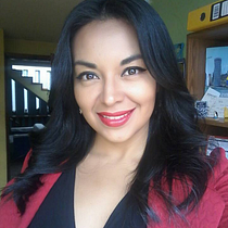 Labios rojos y una flor en el cabello. Un proyecto de Stor, telling, Cop, writing, Marketing de contenidos y Comunicación de Belen Mejia Barahona - 15.04.2020