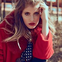 Editorial exterior para revista Elegant. Un proyecto de Fotografía de moda de DAVID PISON - 12.04.2017