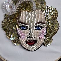 My project in Beaded Embroidery Portraits course. Een project van Borduurwerk van Lilliana Vega - 19.04.2020