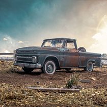 The Old Chevy. Photographic Composition, and Photograph project by Bryan (Mosh) Durán Hinez - 05.04.2020