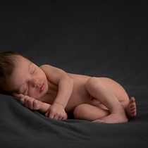 Mi Proyecto del curso: Introducción a la fotografía newborn. Un projet de Photographie de Alex Fresneda - 20.05.2020