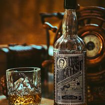 Sugar Ray Whiskey. Un progetto di Bozzetti, Br, ing, Br, identit, Arte concettuale, Design digitale, Illustrazione digitale e Ritocco fotografico di Gerardo MartinezGallardo - 22.05.2020