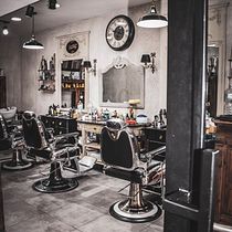 Estas son mis Stories para un negocio de Barberia @autenticabarberianapoli , localizado en Napoli🇮🇹 ( que pena que no pude mostrar mis otras stories cool que hice  con gif . Communication, Advertising, and Social Media project by Elizabeth Condori - 05.30.2020