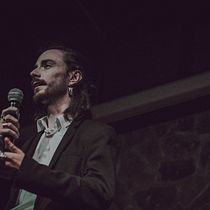 Andrés deBarros como nuevo apellido. Un projet de Marketing , et Marketing de contenu de Andrés Beltrán Agudo - 07.06.2020