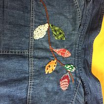 Camisa de blue jeans intervenida.Mi Proyecto del curso: Bordado creativo: revolución a puntadas. Un projet de Broderie de Ximena Izquierdo Acuña - 29.06.2020