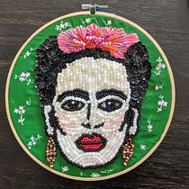 Mi Proyecto del curso: Retratos bordados en pedrería. Een project van Craft, Borduurwerk y Naaiwerk van Narda Góngora - 01.07.2020