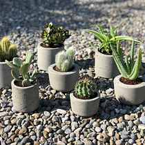 Concrete Planters. DIY project by heavylittlethings - 07.03.2020