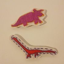 ¡Hola! Acá van mis pequeños dinosaurios ¡gracias por el curso! Me encantó ♥. Un projet de Broderie de Lud - 06.07.2020