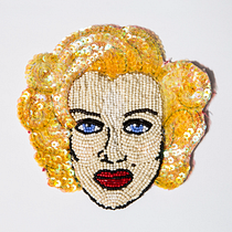 Mi Proyecto del curso: Retratos bordados en pedrería. Een project van Ontwerp van accessoires, Borduurwerk,  Portrettekening y Craft van Camila Rubio Erazo - 11.07.2020