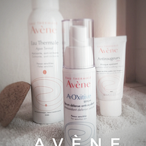 - AVÈNE -  .eau thermale.. Een project van Productfotografie van Maria Sadovsky • - 18.07.2020