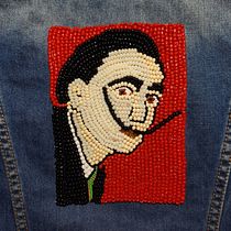 Mi primer retrato bordado en pedrería. Een project van  Beeldende kunst y Borduurwerk van M. Lucía Salazar G. - 05.08.2020