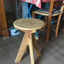 My first professional woodworking stool learnt from Patricio Ortega's class. Arts, and Crafts project by Rémi Théron - 08.20.2020