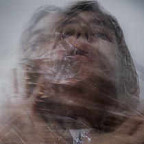 •Ansiedad•. Concept Art, Photograph, Portrait Photograph, Digital Photograph, and Photo Retouching project by Carlos Gálvez - 08.29.2020