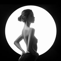 SILUETAS. Photographic Composition, Photograph, Fine-Art Photograph, Studio Photograph, Portrait Photograph, Instagram Photograph, and Commercial Photograph project by Alan Ramirez - 09.25.2020