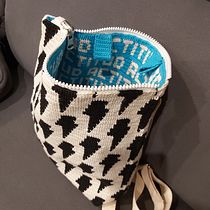 Mochila reversible. Un proyecto de Diseño de complementos, Diseño de moda y Tejido de Irene Verde Aragón - 30.09.2020