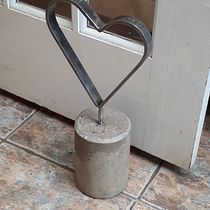 My project in Concrete Furniture Creation for Beginners course. Arts, and Crafts project by Colin Kennedy - 09.30.2020