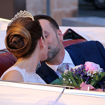 Fotografía de boda: sesión de pareja. Photographic Composition, Photograph, Fine-Art Photograph, Portrait Photograph, Digital Photograph, Outdoor Photograph, and Photo Retouching project by María Fontcuberta Coll - 10.04.2020