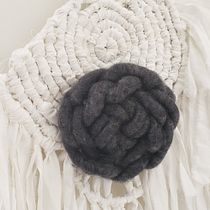My project in Macramé Knots: Interpretation of a dream catcher with flower knot. Un progetto di Fiber Art di Janene J - 16.10.2020