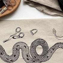 My project in Introduction to Blackwork Embroidery course. Un proyecto de Bordado de Gintautė Riabovaitė - 23.10.2020
